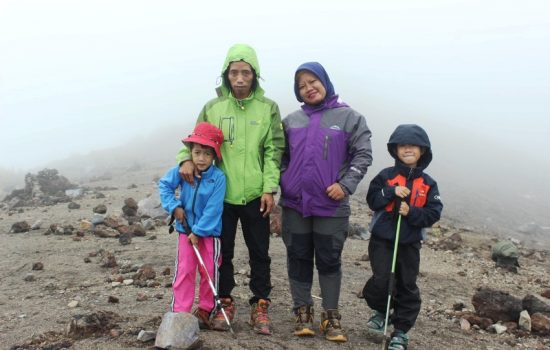 Petualangan Keluarga Pendaki di Ternate, Anak Daki Gunung di Usia 22 Bulan