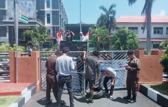 Kejati-Polda Maluku Utara Didemo Gara-gara Banyaknya Kasus Korupsi di Sula